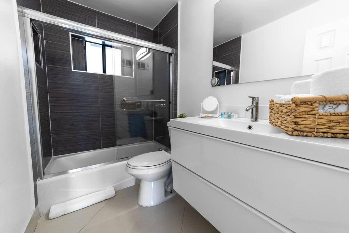 Private Heated Pool Villa In Ftl Near Beach フォート・ローダーデール エクステリア 写真