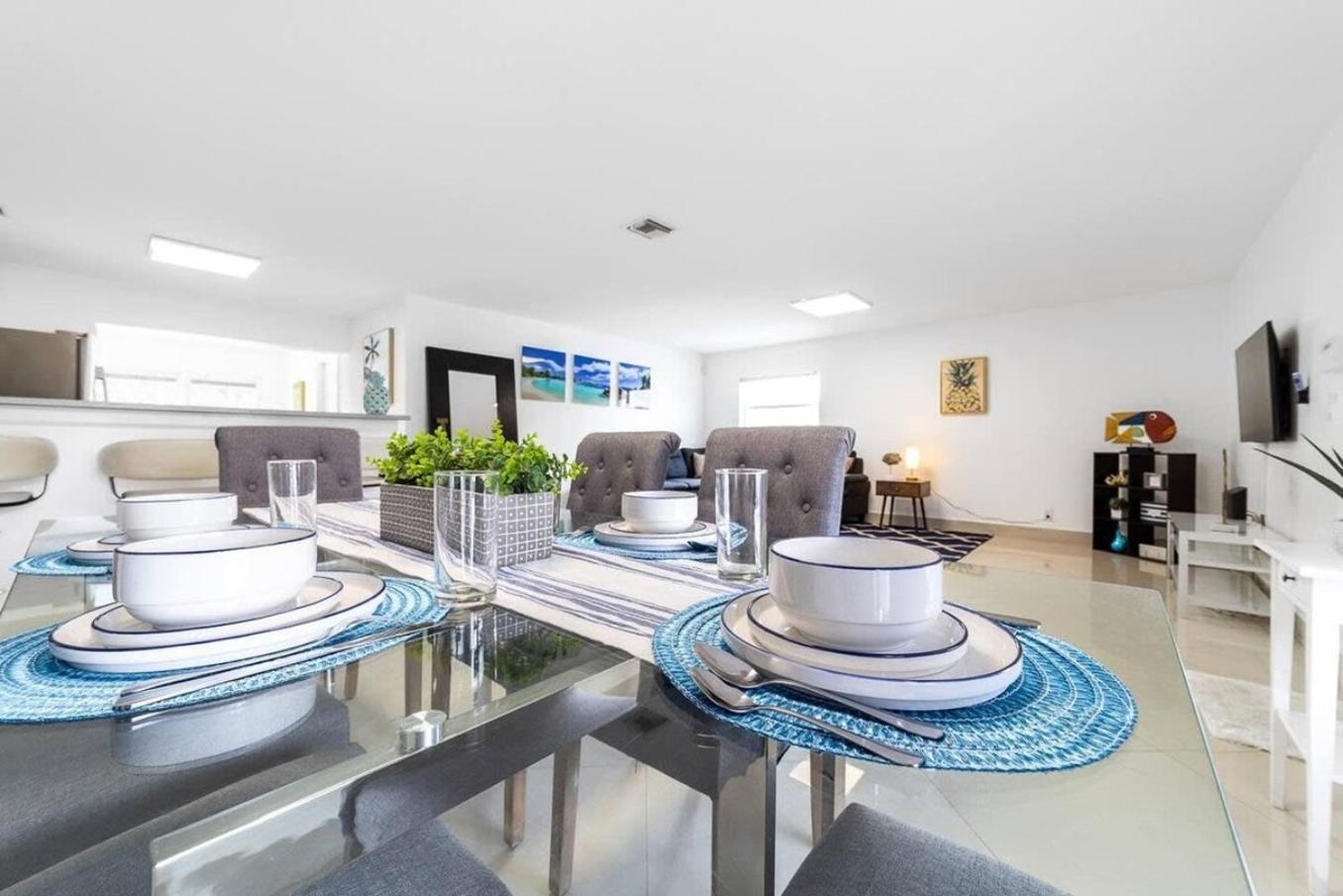 Private Heated Pool Villa In Ftl Near Beach フォート・ローダーデール エクステリア 写真